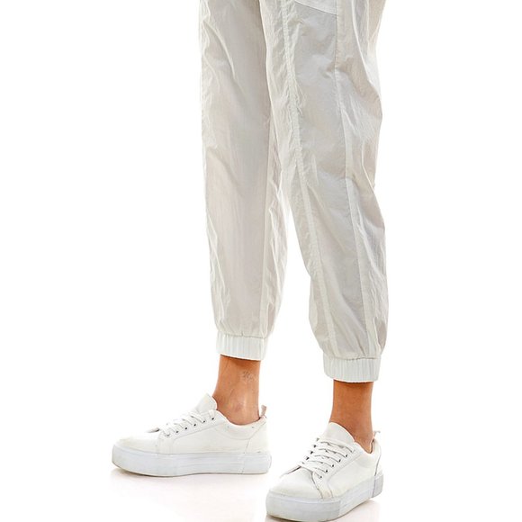 TCEC | Smocked Waist Jogger with Pockets | White | S | CP9480 | Sample Sale - Picture 3 of 5